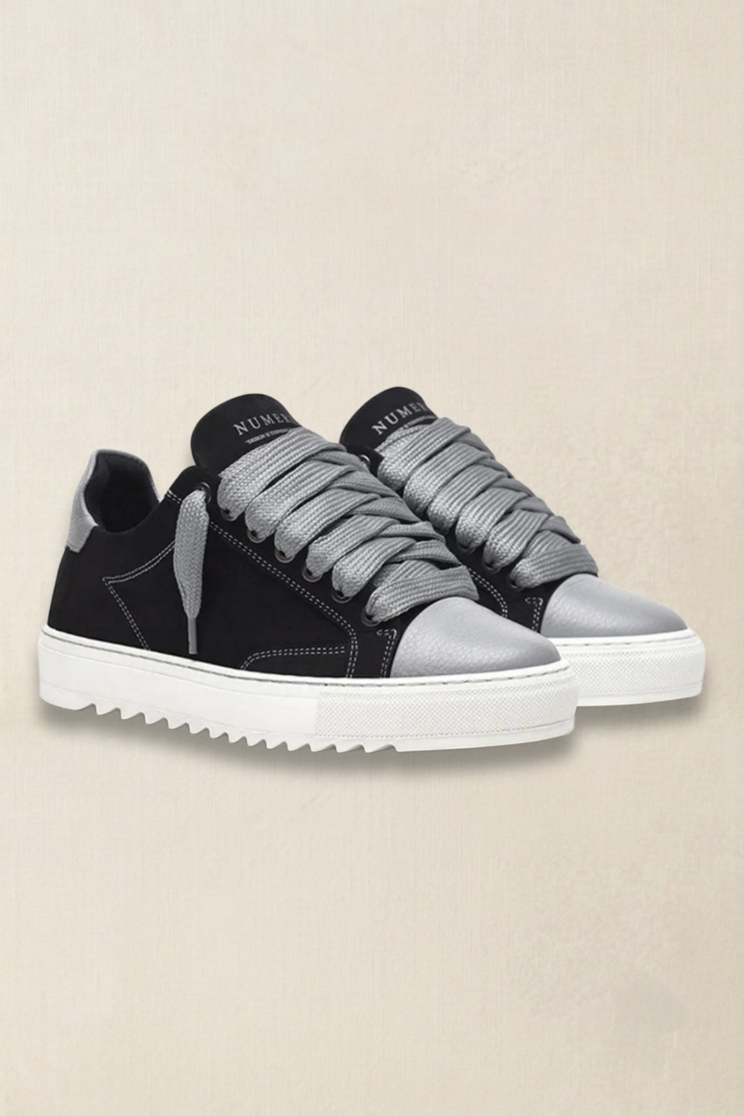 Numeris sneakers